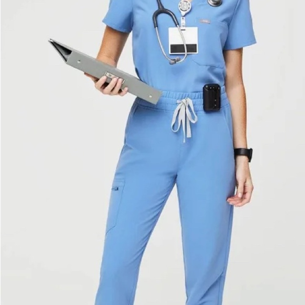 Figs Women's Scrubs Jogger Set